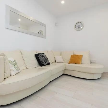 شقة Tranquil 2 Bedroom Location *