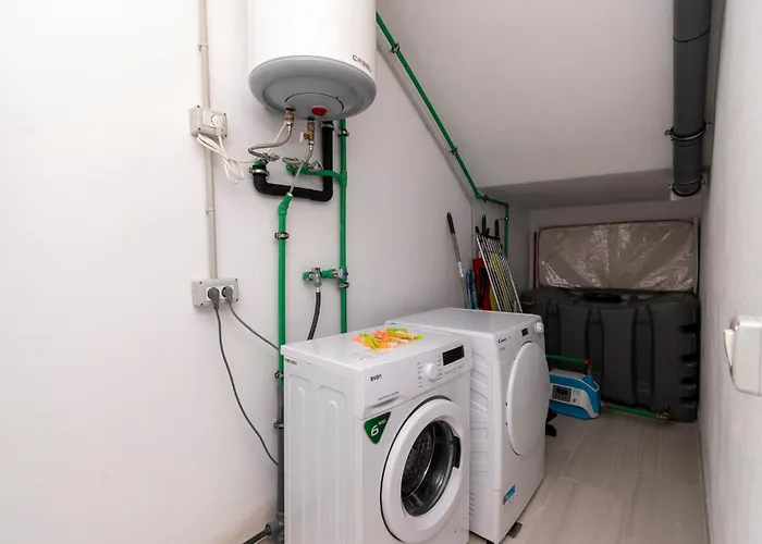 Tranquil 2 Bedroom Location *