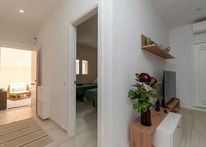 Tranquil 2 Bedroom Location * アデヘ