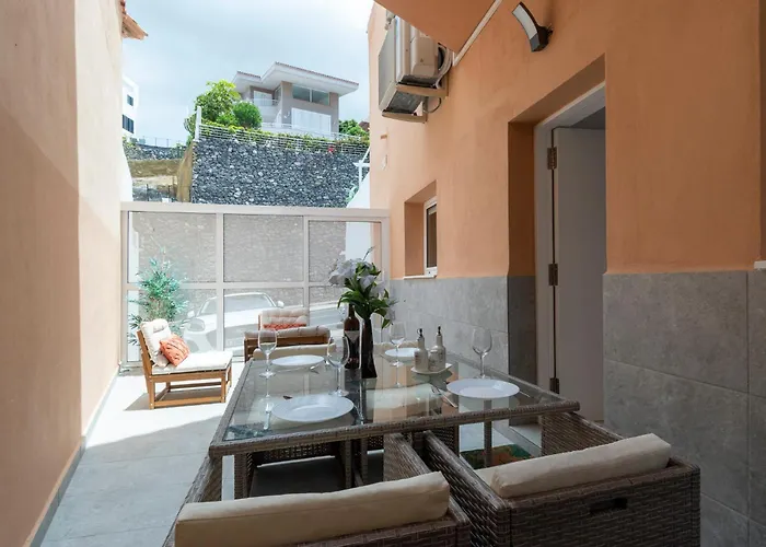 Tranquil 2 Bedroom Location アデヘ